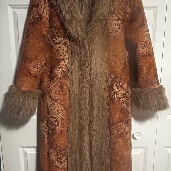 Newport News Vintage Penny Lane Paisley Suede w/Faux Fur - Picture 4 of 12
